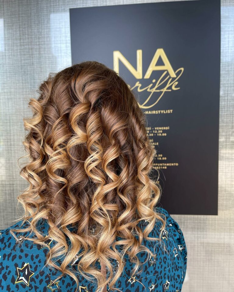 Capelli ricci biondi